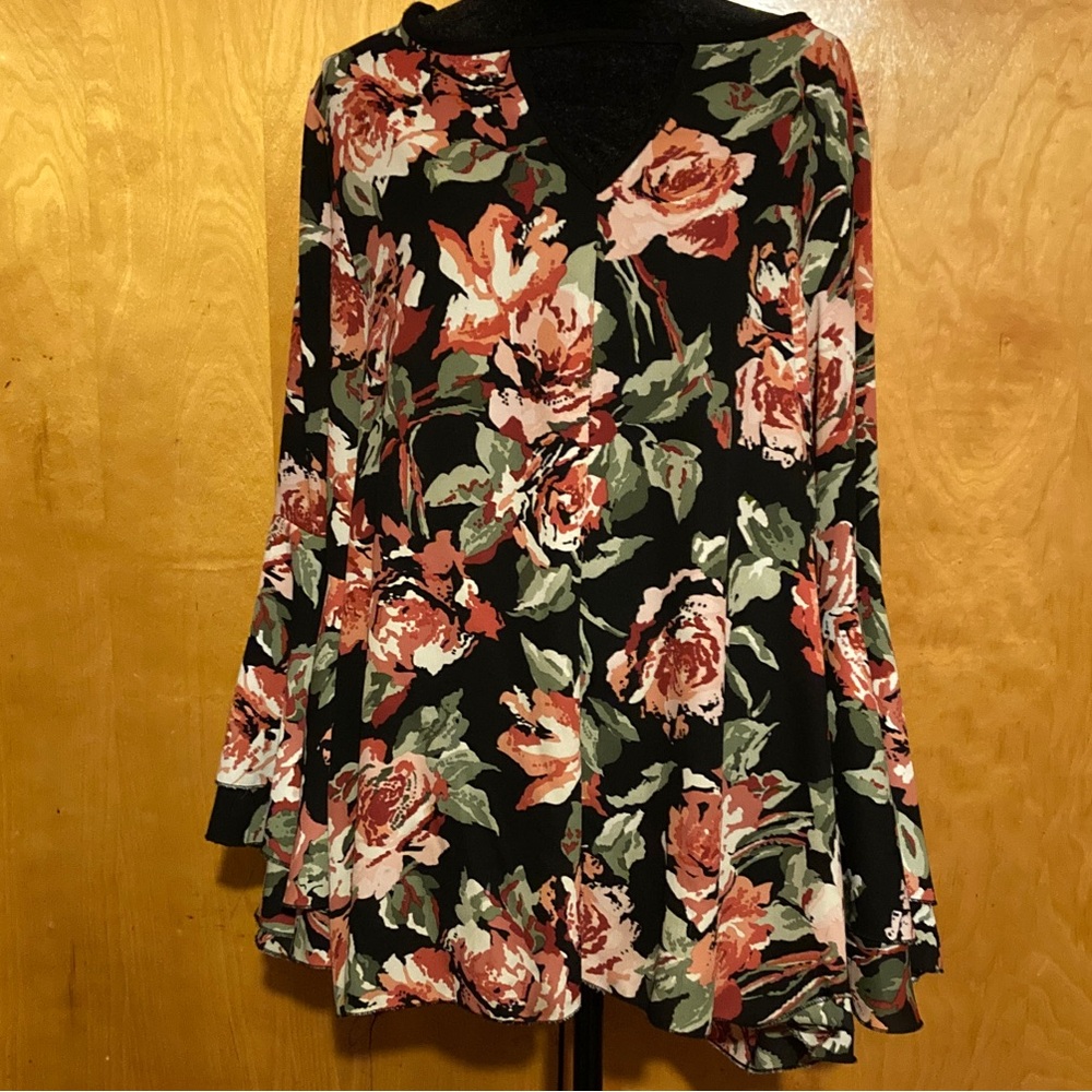 The Pyramid Collection Black and Red Floral Blouse